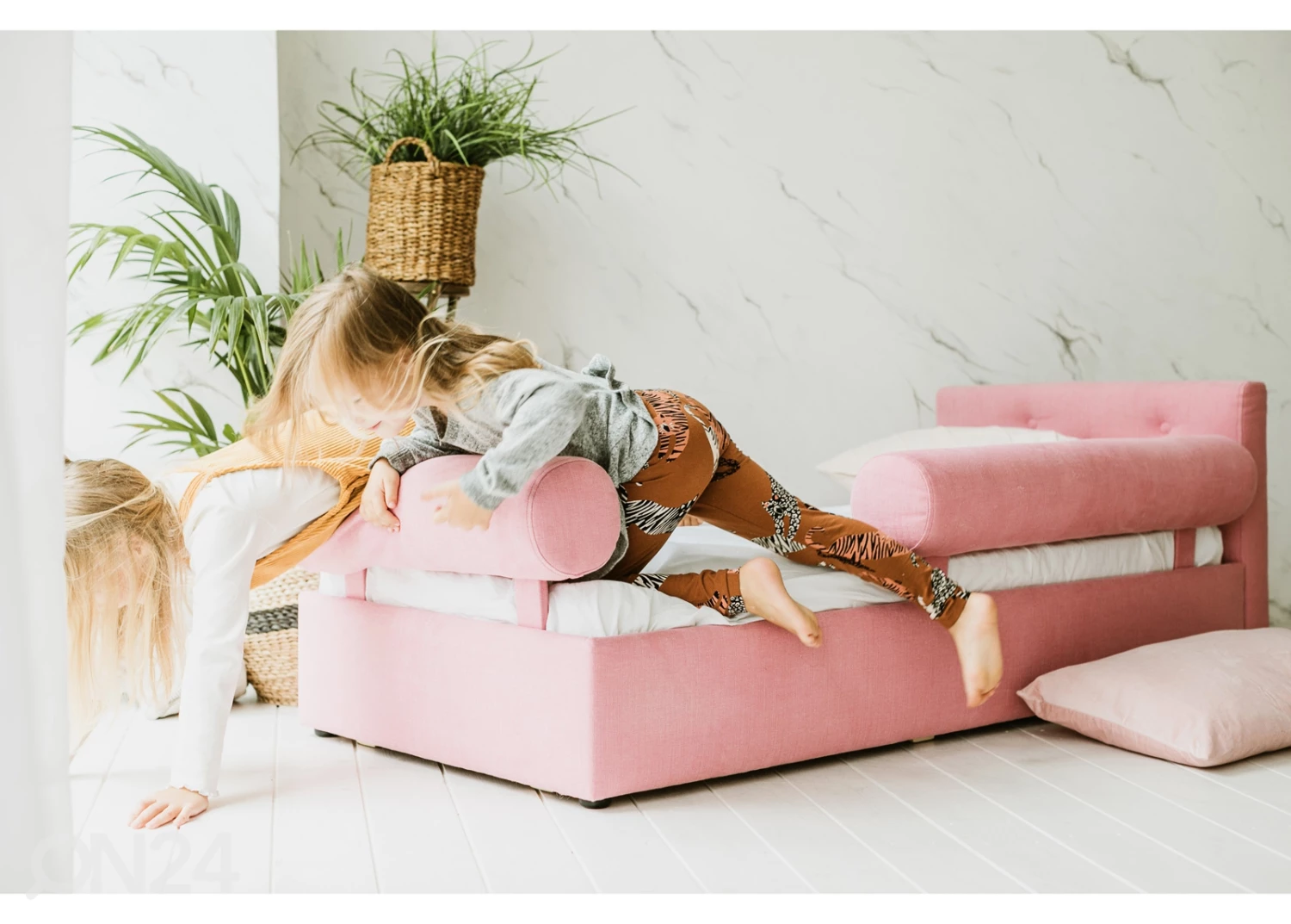 Funnest Lastensänky Nest 70x155 Cm + 2 Rullatyynyä